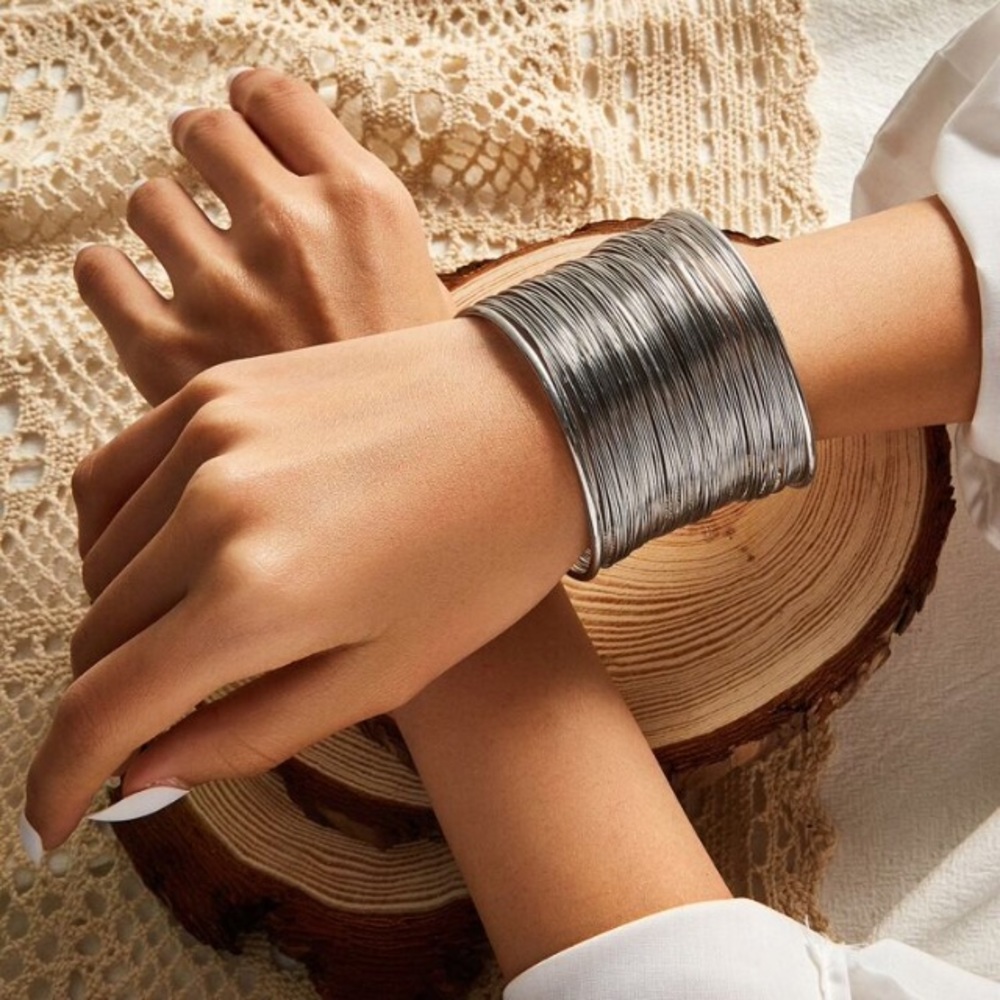 ❤️gorgeous wide silver cuff bracelet